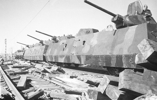 Hàng loạt xe tăng được Liên Xô triển khai tới Ba Lan để phối hợp tác chiến với các lực lượng trong chiến dịch đương đầu với quân Đức.