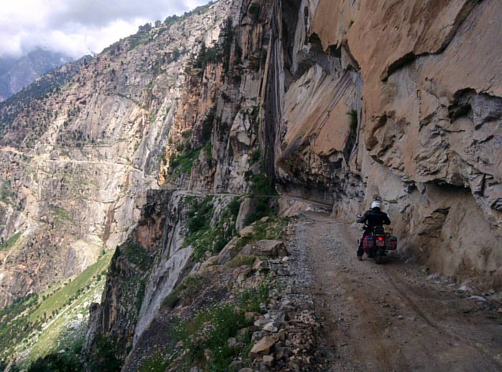 Con đường nguy hiểm tại thung lũng Pangi, Ấn Độ có chiều dài khoảng 112 km gây chú ý khi nằm ở độ cao lên tới 2.524m so với mực nước biển.