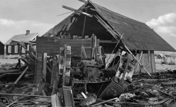 Cụ thể, vào ngày 14/1/1940, 3 máy bay ném bom DB-3 của Liên Xô bay qua miền bắc Phần Lan và Vịnh Bothnia. Tiếp đến, những máy bay ném bom này đến cảng Lulea.