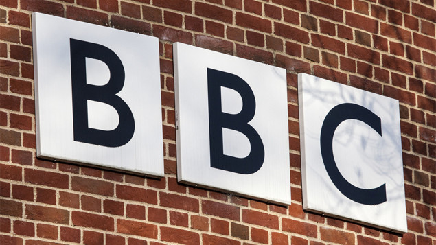 Không ai có thể ngờ rằng, một hãng truyền thông có thể thực hiện một cú lừa ngoạn mục như hãng tin BBC của Anh đã làm năm 1957. Nhiều người tin vào thông tin mà BBC đăng tải mà không hay biết bản thân bị lừa.