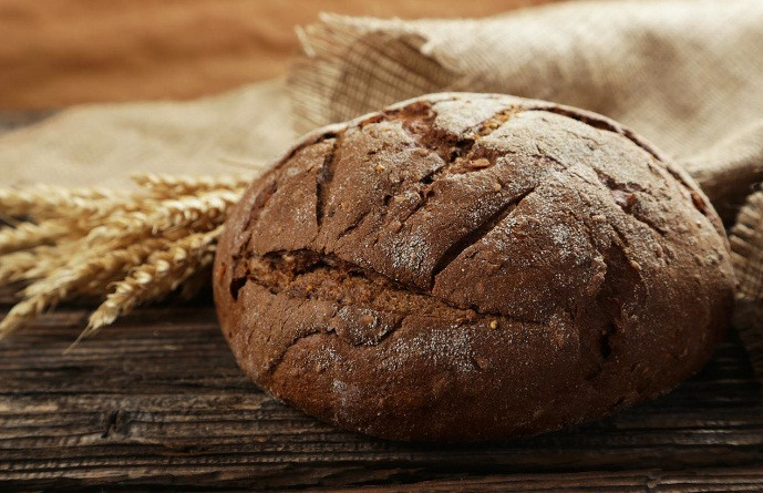 Bánh mì lúa mạch đen là một trong những món ăn không thể thiếu của binh lính Nga thế kỷ 18 - 19.