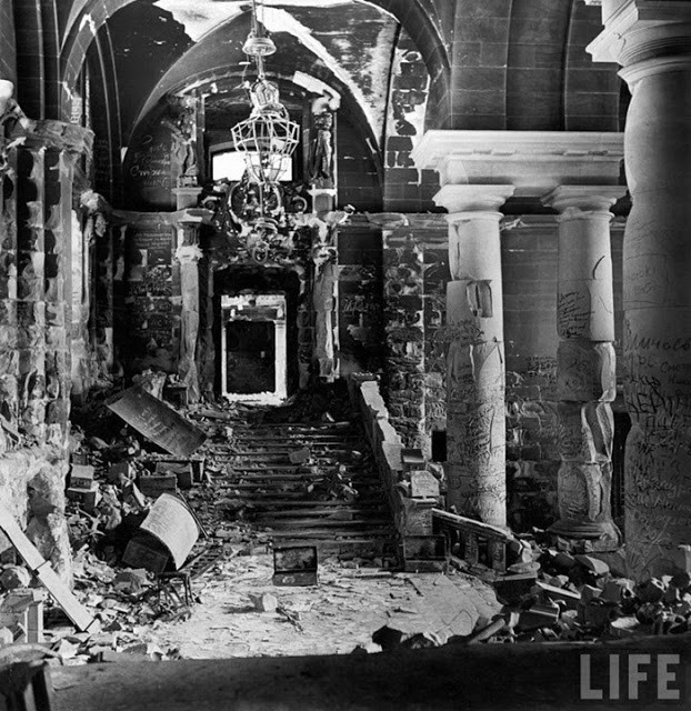 Điều này xuất phát từ việc thủ đô Berlin hứng chịu hàng trăm ngàn tấn bom đạn trong các cuộc chiến giữa lực lượng Đồng minh với quân Đức quốc xã.