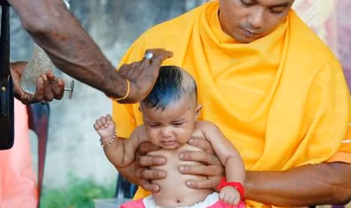 Vì vậy, việc cạo trọc cho đứa trẻ sẽ giúp bắt đầu một cuộc sống mới, không bị kiếp trước đeo bám.