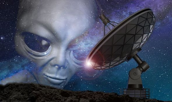 Theo giả thuyết này, sinh vật ngoài Trái đất sử dụng UFO bắt cóc một số người dân đưa xuống cơ sở bí mật trong lòng đại dương để thực hiện những nghiên cứu.
