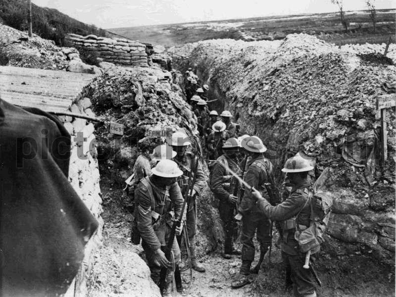 Do các chiến hào chật chội, bẩn thỉu, ẩm ướt, lầy lội khi vào mùa mưa nên nhiều cuộc sống của binh sĩ càng xấu đi.