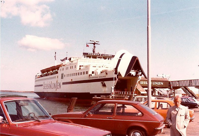 Nhiều người dân đến bến thuyền đi du lịch, nghỉ ngơi. Ảnh chụp tại Thụy Điển năm 1980.