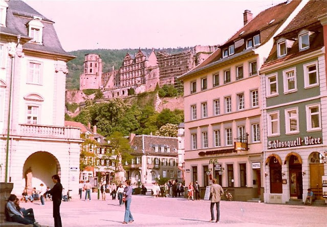 Vẻ đẹp cổ kính xen lẫn hiện đại của các tòa nhà ở Heidelberg, Đức.