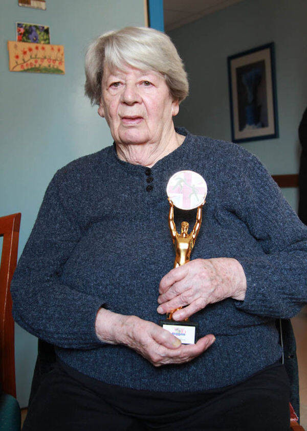 Với những đóng góp to lớn cho cuộc kháng chiến chống phát xít Đức trong công cuộc giải phóng Pháp, Segouin được trao tặng huân chương Croix de Guerre cao quý.