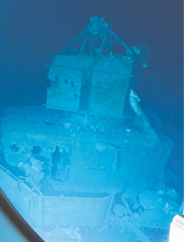 Quá trình khám phá xác tàu USS Johnston chia làm 2 phân đoạn 8 giờ và diễn ra trong 2 ngày.