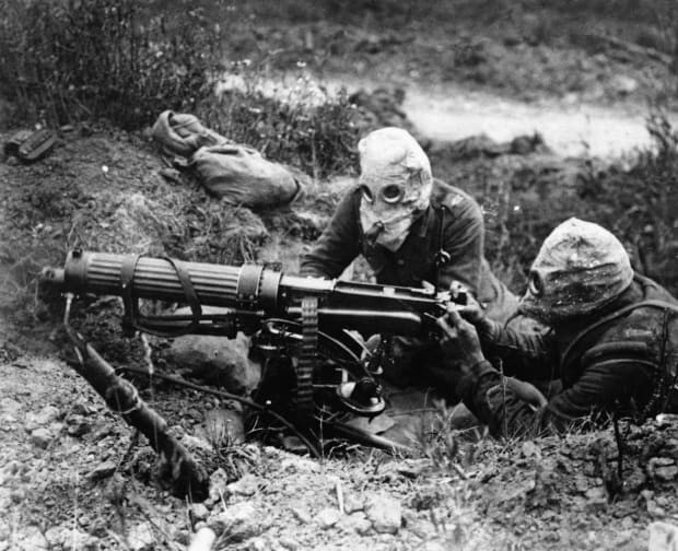 Không lâu sau, Đức tuyên chiến với Nga vào ngày 1/8/1914. Hai ngày sau, Đức tiếp tục tuyên chiến với Pháp.