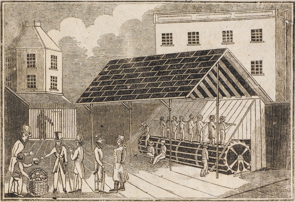 Tù nhân sống trong tù có chế độ ăn uống kham khổ, ăn không đủ no cũng như không đủ chất dinh dưỡng. Việc đi được quãng đường trên không hề dễ dàng.