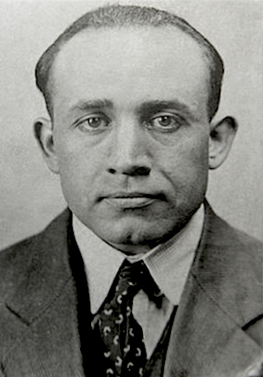 Sau đó, Nelson chuyển đến sống với bà ngoại. Khi lên 10 tuổi, y gặp một tai nạn đâm xe và bất tỉnh trong 6 ngày. Sau khi hồi phục, Nelson có những hành vi thất thường như thường bị đau đầu, mất trí nhớ.