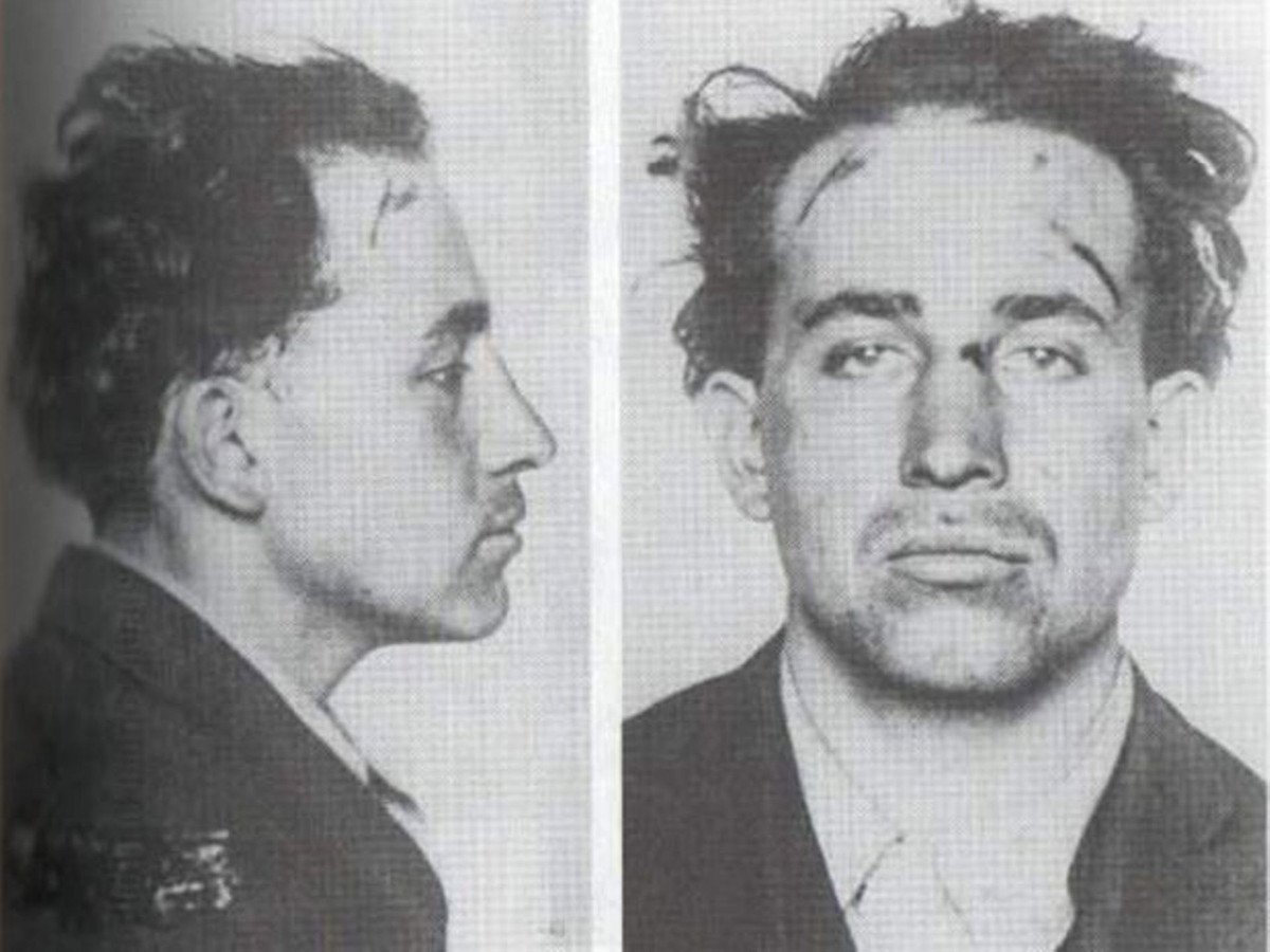 Theo các hồ sơ vụ án, sát nhân khét tiếng người Mỹ này có tuổi thơ bất hạnh khi bố mẹ qua đời sớm vì bệnh giang mai. Nelson trở thành trẻ mồ côi khi mới 2 tuổi.