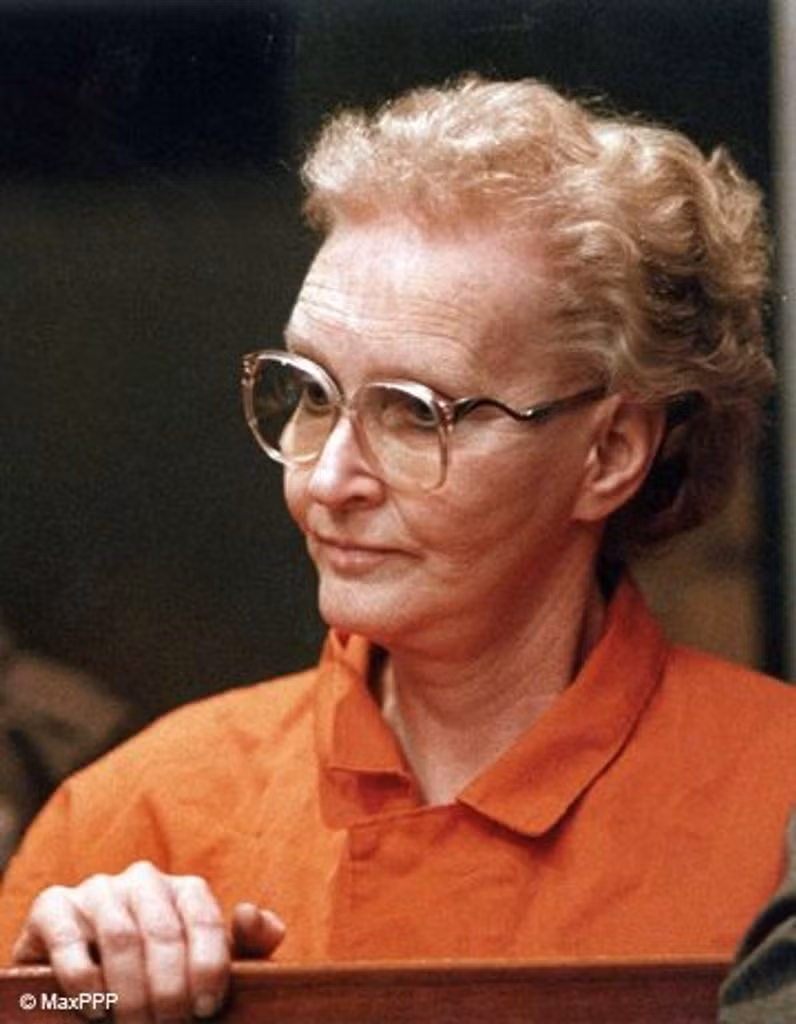 Không những vậy, cảnh sát còn nhận được báo cáo về việc một số khách trọ mất tích bí ẩn sau khi thuê phòng của Dorothea.