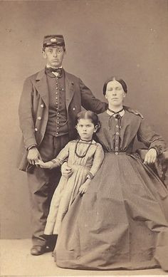 Thậm chí, vài gia đình còn treo những bức ảnh đặc biệt đó ở nơi trang trọng trong nhà để có thể ngắm nhìn mọi lúc.