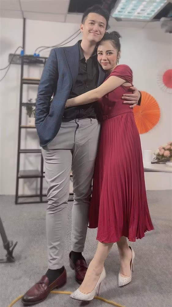 Ban gai Huynh Anh len anh nhu 1m70, thuc te 