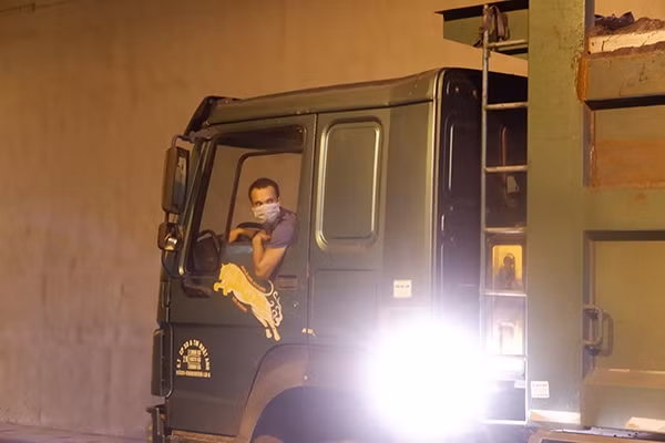 Trong thời gian này, chiều đường đối diện hướng Xã Đàn đi Đại Cồ Việt qua hầm Kim Liên, phương tiện lưu thông bình thường. 