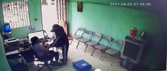  Cầm dao đe dọa cán bộ quỹ tín dụng để cướp: Sáng 3/8, Nguyễn Thị Hòa (SN 1987, ở Hà Nội) cầm dao xông vào phòng làm việc của Quỹ Tín dụng nhân dân Phong Bắc Trung (huyện Kỳ Anh, Hà Tĩnh) khống chế nhân viên nhằm mục đích cướp tài sản. Nhân viên này đã giằng co với Hòa rồi chạy thoát. Hòa sau đó bị người dân và lực lượng chức năng bắt giữ. 