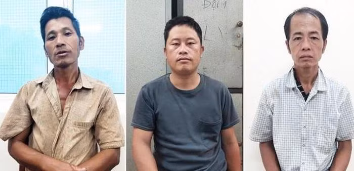  Nghi bị thầy cúng thả ma, 3 người đàn ông dùng mìn trả thù: Cho rằng ông Chảo Chờ Plau ( SN 1952, ở huyện Văn Chấn, tỉnh Yên Bái) đã 'thả ma' khiến người thân của mình bị ốm đau, 3 đối tượng đã lên kế hoạch đặt mìn nhà ông Plau sau vụ nổ khiến nạn nhân tử vong. Ngày 6/8, 3 đối tượng này bị Công an tỉnh Yên Bái tạm giữ để điều tra.