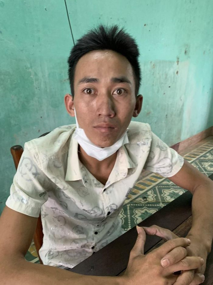  Vừa ra tù, thanh niên đến nhà bạn tù để lừa 'chạy án': Quen nhau ở trại tạm giam, Nguyễn Chiếm Pháp (26 tuổi, ngụ huyện Tiên Phước, Quảng Nam) đến nhà bạn tù là ông P.V.T (ngụ huyện Phú Ninh) đề nghị ông T. chi tiền để 'chạy án' cho con ông. Sau khi chuyển tiền, nghi ngờ mình bị lừa, ông T. tố giác sự việc. Ngày 6/8, Pháp bị Công an huyện Phú Ninh tạm giữ.