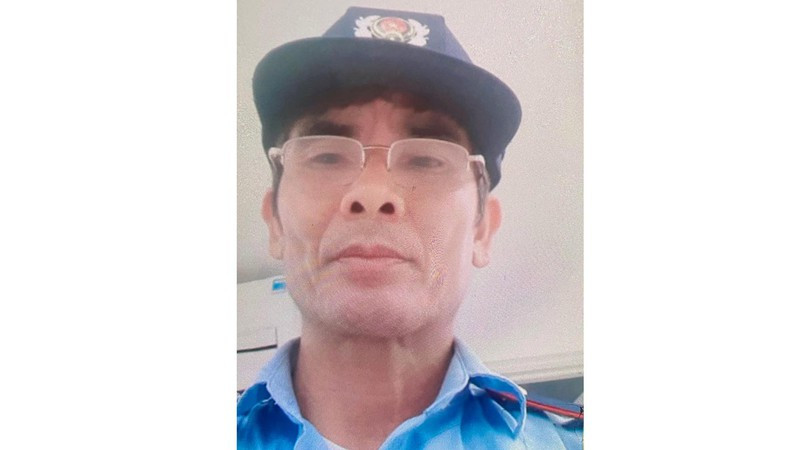  Cả nhà bị hàng xóm chém từ chiếc cổng kêu to: Ngày 8/9, do mâu thuẫn từ chiếc cổng sắt nhà ông Nguyễn Viết Chung (SN 1947, huyện Việt Yên, Bắc Giang) khi đóng cửa phải dùng búa đập vào cổng để đóng chặt lại và gây ra tiếng ồn. Bực tức, Nguyễn Hữu Phú (SN 1968, hàng xóm) đâm chết ông Chung, bà Phan Thị Sậu (SN 1951 vợ ông Chung) bị Phú đâm trọng thương. 