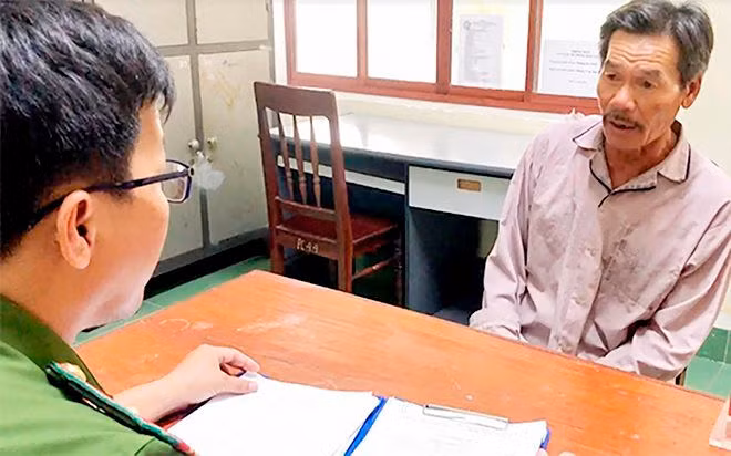  Đâm chết hàng xóm vì nghi có tình ý với vợ mình: Ngày 21/4, Trần Khương (SN 1966, ở thị xã Đức Phổ, Quảng Ngãi) cho rằng người hàng xóm Bùi Ngàn (SN 1955) có tình ý với vợ mình, ông Khương tỏ ra ghen tuông, dùng dao đâm nạn nhân tử vong. 