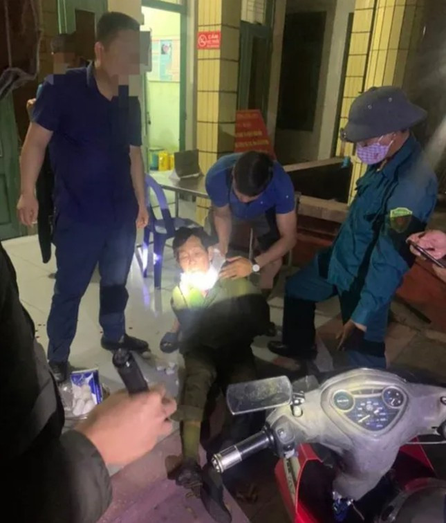  Dùng xe đạp bỏ trốn sau khi sát hại dã man hai mẹ con hàng xóm: Do mâu thuẫn, ngày 12/3, Đồng Minh Phương, (1963, trú tại TP Hạ Long, Quảng Ninh) đã dùng dao sát hại dã man hai mẹ con ruột là bà B.T.S (1965) và chị V.T.H (SN 1993) là hàng xóm của Phương. Sau hơn 3 giờ đồng hồ lẩn trốn, Phương đã Công an bị bắt cách hiện trường hơn 1km.