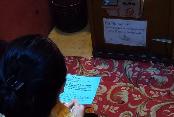 Nhung chuyen ung nghiem linh thieng tai ngoi chua cau tu noi tieng Sai Gon-Hinh-3