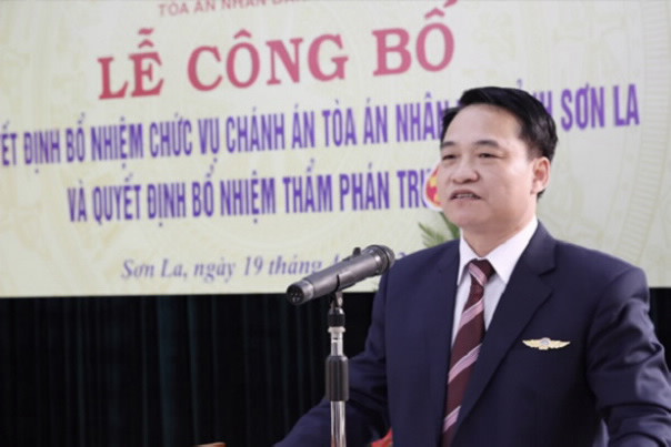  Ông Nguyễn Hồng Nam tân Phó Chánh án TAND Cấp cao tại Hà Nội sinh năm 1968. Ông từng là Phó Vụ trưởng Vụ Giám đốc kiểm tra II Tòa án nhân dân tối cao Việt Nam. 