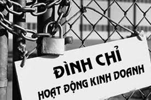 Hành vi không thực hiện quyết định áp dụng biện pháp tạm đình chỉ hoạt động kinh doanh dịch vụ. Đối với cơ sở dịch vụ ăn uống công cộng mức phạt từ 10-20 triệu đồng. Đối với cơ sở kinh doanh dịch vụ khác mức phạt cũng từ 10-20 triệu đồng. (Ảnh minh họa)