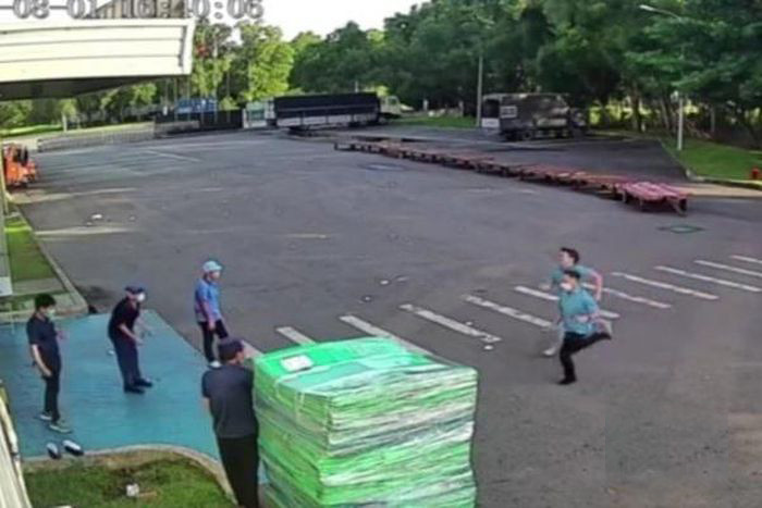  Nam công nhân tử vong sau khi thi chạy bộ với đồng nghiệp: Ngày 2/8, Công an thị xã Phú Mỹ (Bà Rịa – Vũng Tàu) cho biết, anh Đ.U.T. (37 tuổi, làm công nhân cho một công ty trên địa bàn thị xã Phú Mỹ) sau khi thi chạy bộ cùng đồng nghiệp trong giờ giải lao, anh T. có biểu hiện khó thở, ngất xỉu và được đưa đi cấp cứu nhưng đã tử vong. 