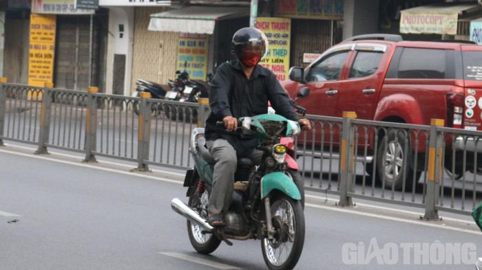 Xe cũ nát nhan nhản trên đường. (Ảnh: Báo Giao Thông)