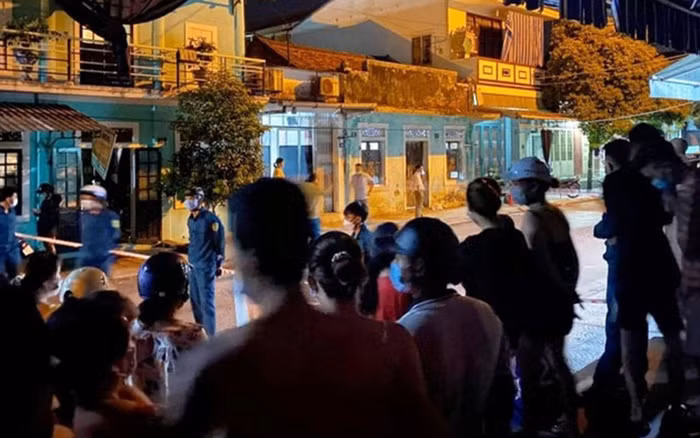  Chồng ôm vợ châm lửa tự thiêu: Tối 3/8, người dân phát hiện phòng ngủ của vợ chồng anh N.M.T. (SN 1983) và vợ là N.T.H. (SN 1985, đều trú TP Huế) có khói bốc nghi ngút. Khi mọi người phá cửa vào phòng thì bàng hoàng phát hiện vợ chồng anh T. đã bị lửa thiêu cháy tử vong. Nguyên nhân ban đầu được xác định mâu thuẫn tình cảm.