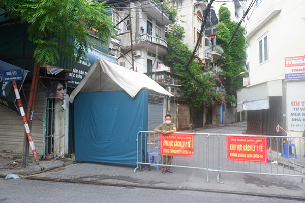 Can canh noi phong toa lien quan 21 ca mac COVID-19 o Ha Noi