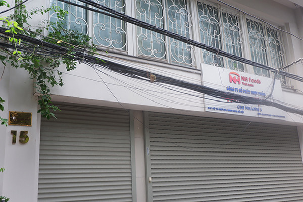 Công ty có 2 cơ sở: Cơ sở chính tại 15/651 Minh Khai, Hai Bà Trưng và kho đông lạnh tại địa chỉ 82/651 Minh Khai (nơi có nhiều nhân viên sinh sống), hoạt động lĩnh vực cung cấp thịt bò. Công ty có 43 người. Địa chỉ thứ 2 là ngõ 651 Minh Khai - nơi có 5 công ty cùng làm việc là: Công ty Tân Ngọc Lan; Công ty Thiên Linh; Công ty Minh Long, Công ty Liên Thái Bình, Công ty CP tập đoàn Century Hoàng.