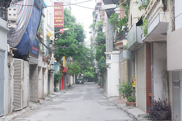 Hầu như nhà dân ở nơi đây cửa đóng then cài để phòng chống dịch bệnh COVID-19.