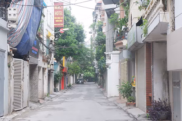 Hầu như nhà dân ở nơi đây cửa đóng then cài để phòng chống dịch bệnh COVID-19.