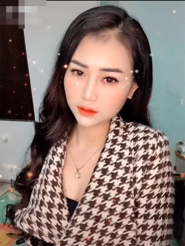 Hiện vụ hot girl ma tuý Bích Ngọc trốn nã vẫn "khoe thân" trên MXH đang được cơ quan chức năng điều tra, làm rõ.