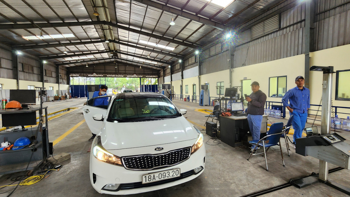 Trung tâm Đăng kiểm xe cơ giới 29-06V được lắp đặt 4 dây chuyền kiểm định, tuy nhiên hiện chỉ có 1 dây chuyển hoạt động, phục vụ trở lại.