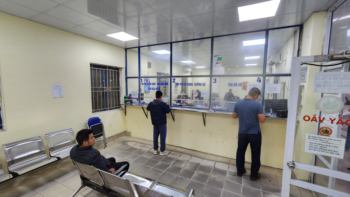 Ông Liêm, Phó Giám đốc Trung tâm 29-06V cho biết, trước khi hoạt động trở lại, Cục Đăng kiểm Việt Nam đã rà soát lại thiết bị, máy móc, đảm bảo kỹ thuật thực hiện kiểm định. Ngoài 5 cán bộ, đăng kiểm viên từ các Trung tâm đăng kiểm khác được huy động, còn có một số người diện được tại ngoại phục vụ điều tra.