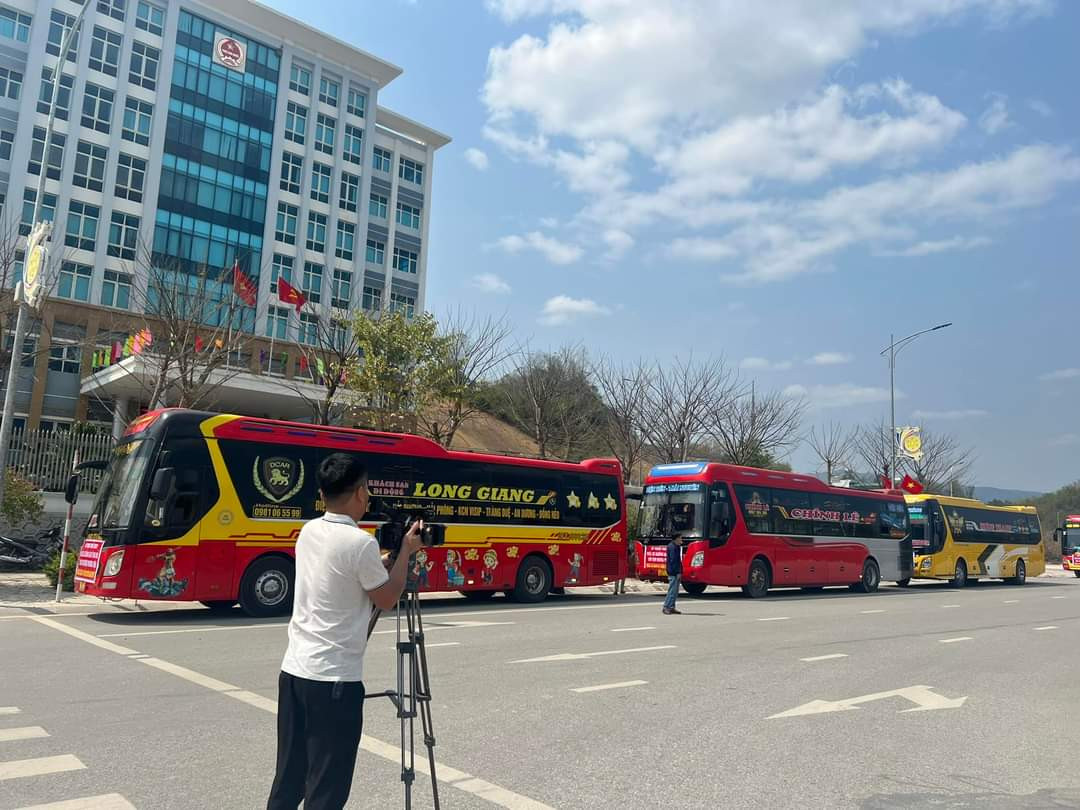 Loạt xe khách “đình công” ở Điện Biên: Sở GTVT chỉ đạo gì? Loat xe khach “dinh cong” o Dien Bien: So GTVT chi dao gi?