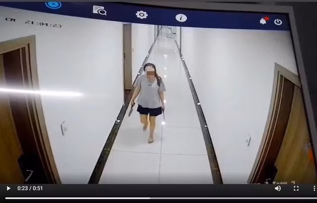 Ha Noi: Nguoi phu nu cam dao de doa nguoi dan o chung cu