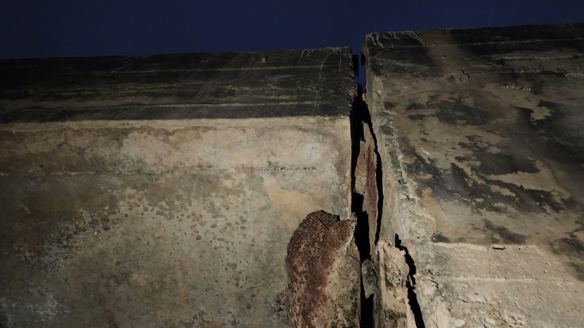 Cụ thể, Bộ GTVT cho biết: “Trường hợp cần thiết điều chỉnh dự án sửa chữa nêu trên, Cục Đường bộ Việt Nam rà soát, tổng hợp báo cáo Bộ điều chỉnh danh mục dự án sửa chữa 6 cầu theo quy định làm cơ sở triển khai”.