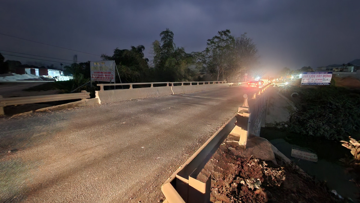 PGS.TS Bùi Thị An, Đại biểu Quốc hội khóa XIII cho biết, tình trạng chia nhỏ gói thầu đã xảy ra rất nhiều trong thời gian qua và cũng không ít trường hợp bị phát hiện nhưng lại không bị xử lý. Đây là lần đầu tiên một cơ quan quản lý nhà nước là Bộ GTVT phát hiện và thẳng thắn xử lý hành vi chia nhỏ gói thầu của cơ quan cấp dưới. Bà An cho rằng, hành vi chia nhỏ gói thầu cần phải cấm triệt để vì đây là nguồn gốc gây ra rất nhiều hệ lụy cho các dự án, nhất là các dự án giao thông.