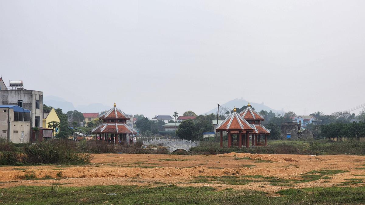 Dự án hồ cảnh quan, lầu vọng cảnh và các hạng mục kỹ thuật vùng bảo vệ di tích Nhà máy in tiền (xã Phú Nghĩa, huyện Lạc Thủy, tỉnh Hòa Bình) được Chủ tịch UBND huyện Lạc Thủy phê duyệt chủ trương đầu tư ngày 18/12/2017 với tổng mức đầu tư 14,9 tỷ đồng. Các hạng mục của dự án gồm: Lầu vọng cảnh (2 hạng mục); Chòi nghỉ (1 hạng mục); Cầu đi bộ; hồ cảnh quan rộng 4.440m2; san nền; kè đá lòng hồ; các cống điều tiết nước.