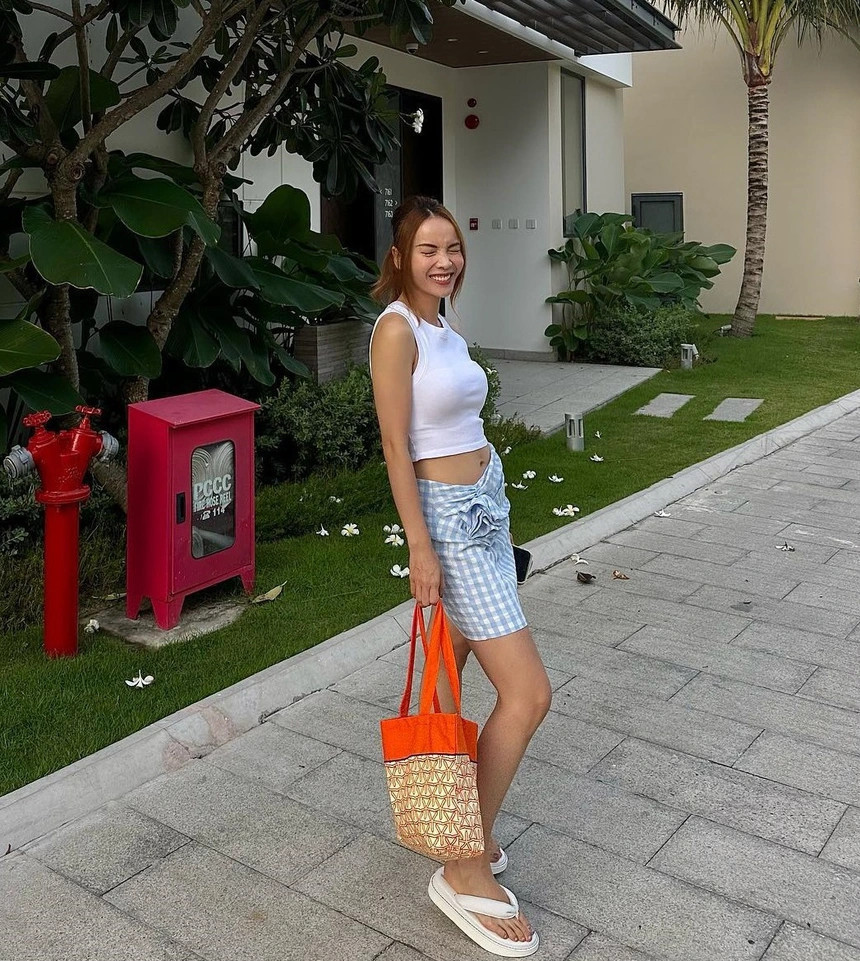 Tham khao thoi trang du lich tre trung cua Yen Trang-Hinh-2