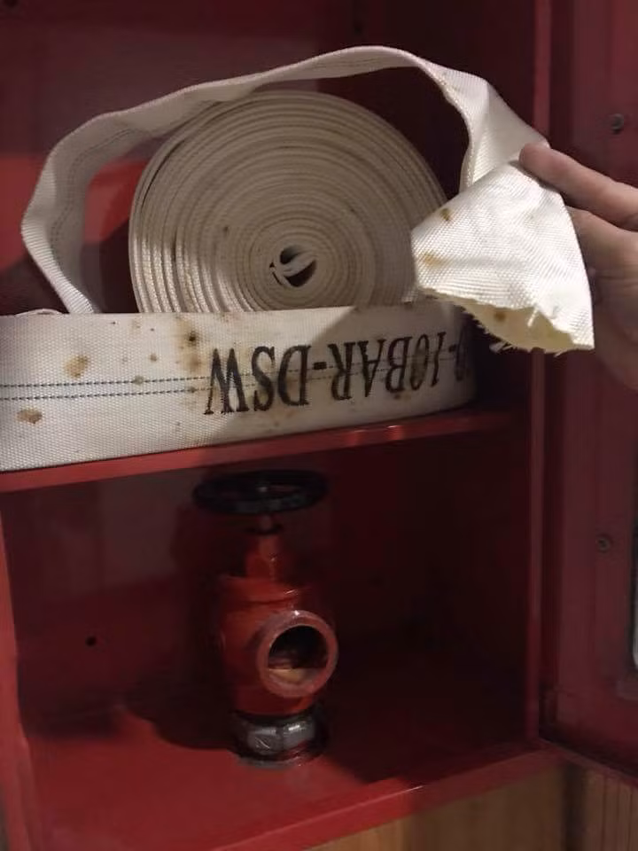 Vết cắt các đầu phun vẫn còn mới (Ảnh: A.V)