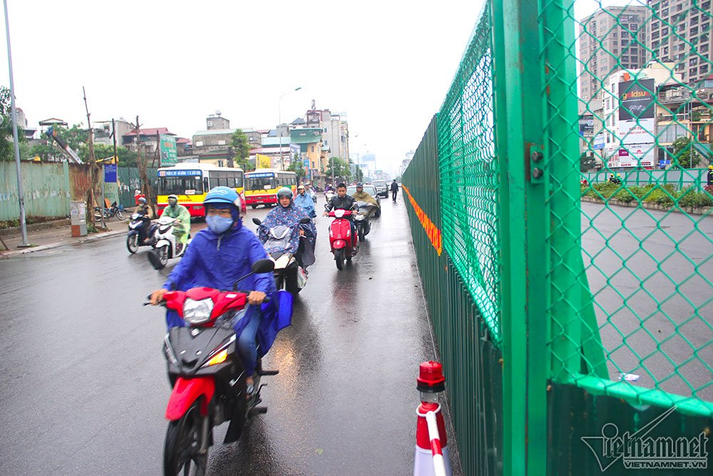 Hướng giao thông từ Tôn Thất Tùng tới Giải Phóng bắt đầu thực hiện từ số 171 Trường Chinh, hướng giao thông ngược lại bắt đầu từ số nhà 80.