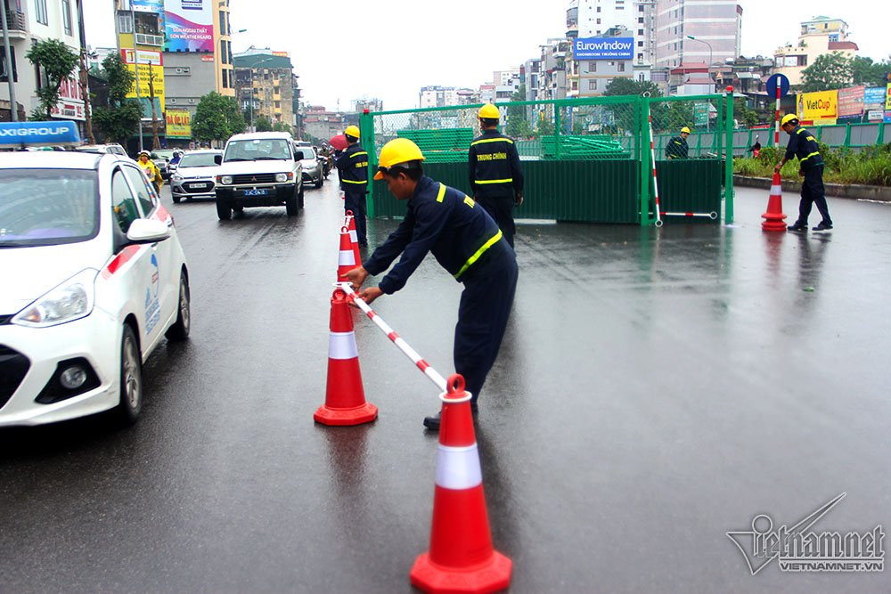 Hà Nội rào 'đường cong mềm mại' thi công vành đai 2