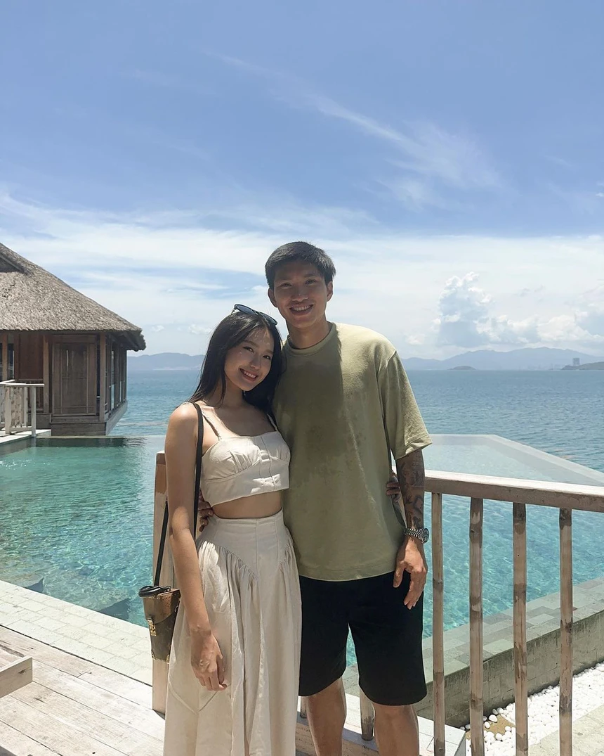 Cô nàng được nhận xét là xứng lứa vừa đôi với hậu vệ xuất sắc nhất ĐT Việt Nam Đoàn Văn Hậu